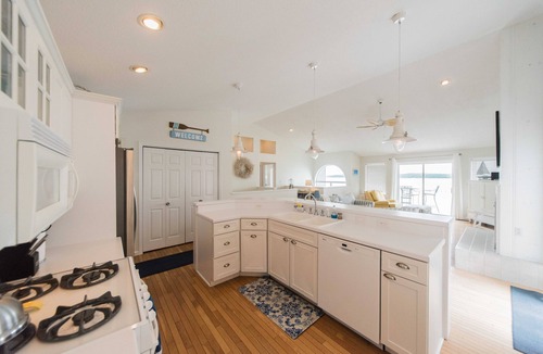 Gilbertsville House | Lake-front Luxury 5bdrm on Kentucky Lake - JZ Vacation Rentals