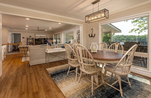 Marion House | Lake Front Luxury-5 beds, 3 baths, Tiki Bar, 2 slip dock