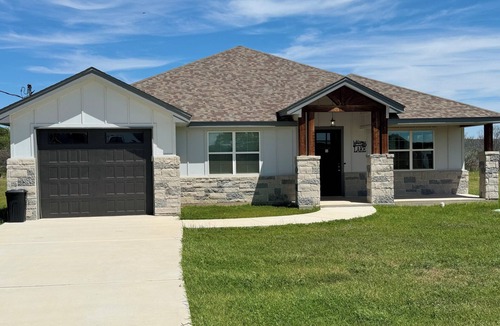 Tow House | Lake Front Modern Home Lake Buchanan Village, Sleeps14
