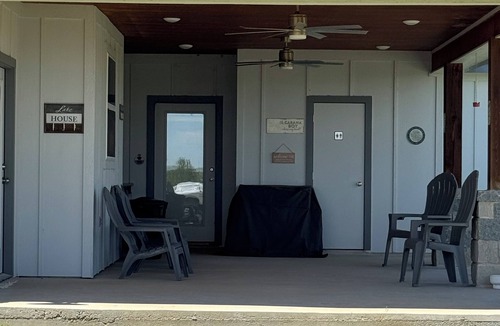Tow House | Lake Front Modern Home Lake Buchanan Village, Sleeps14