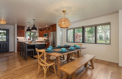 Alexandria House | Lake Front|PaddleBoards|Dock|Remodeled|Sleeps12