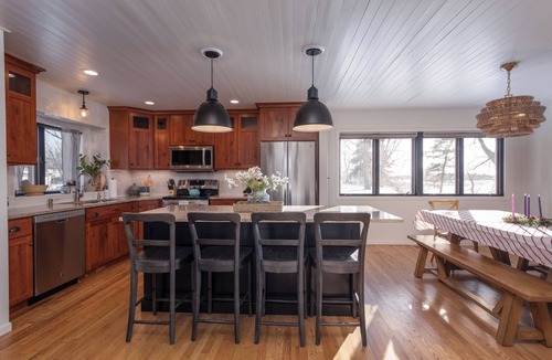 Alexandria House | Lake Front|PaddleBoards|Dock|Remodeled|Sleeps12