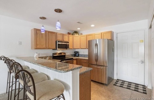 Kaiser Condo | ~ Lake Front ~ Parkview Paradise ~