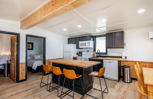 Rochert Cabin | Lake Front, Pontoon, Bunk House
