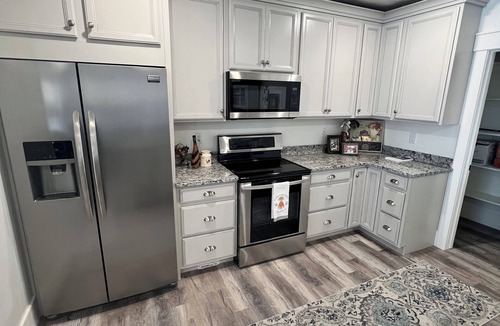 Saratoga Springs Apartment | Lake front property