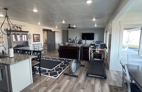 Saratoga Springs Apartment | Lake front property