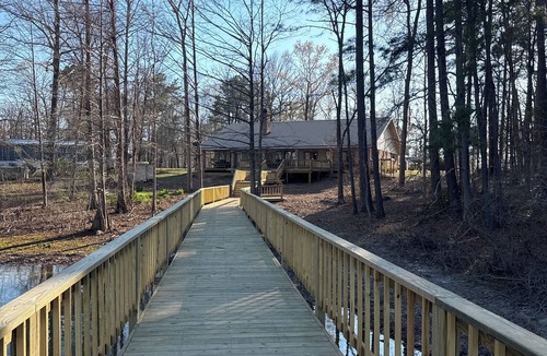 Florien House | Lake front property 3 bedroom with big back porch.
