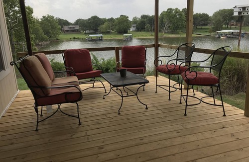 Porum House | Lake front property.! Great for fishing, skiing,jet skiing, swimming , relaxing