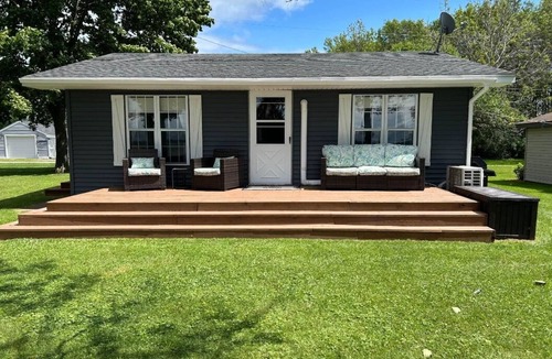 Three Mile Bay Cabin | Lake front retreat on Blue Bill Bay