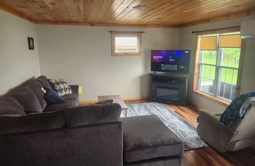 Three Mile Bay Cabin | Lake front retreat on Blue Bill Bay