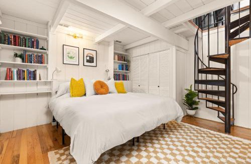 Burley House | Lake Front Retreat, Sauna/Hot Tub