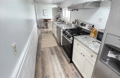 Dexter Cottage | Lake Front Retreat