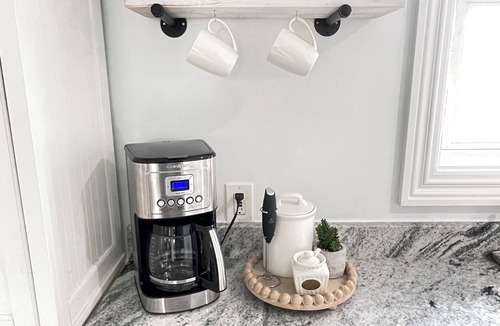 Dexter Cottage | Lake Front Retreat