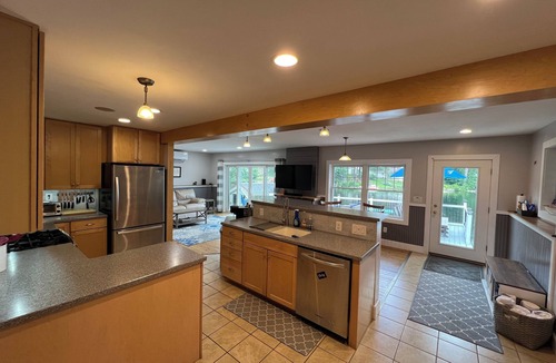 Weare House | Lake Front Retreat with Deep Water Dock