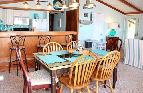 Sunrise Beach House | Lake front