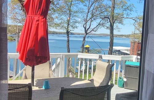 Sunrise Beach House | Lake front