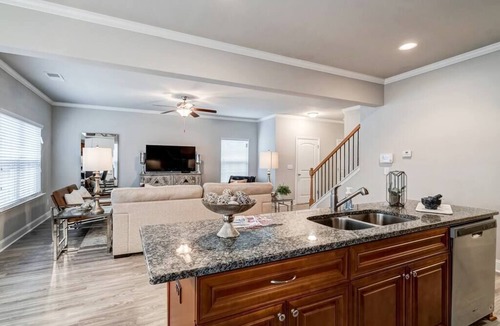 Morrow House | Lake-Front View Home W/Open Deck & 2 King Beds