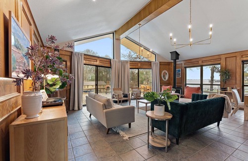 Leisure Land House | Lake Front with Two Homes: A Luxurious Waterfront Getaway with a View