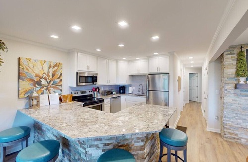 Bronston House | Lake-Front Woodson Bend 14-1