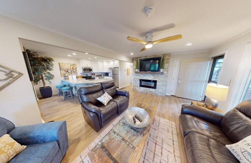 Bronston House | Lake-Front Woodson Bend 14-1