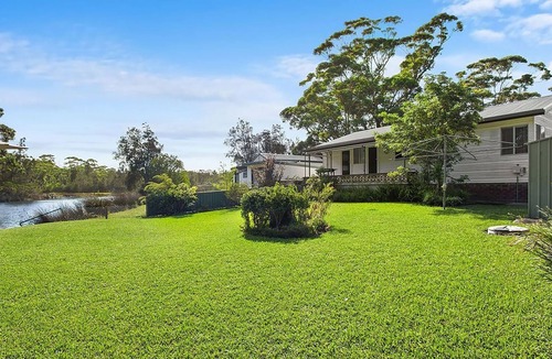 Lake Tabourie House | Lake Frontage at Lake Tabourie