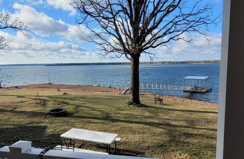 Grove House | Lake Frontage home with private dock, Relax-Refresh-Renew, Sleeps 10.
