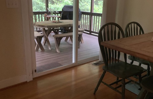 Bracey House | Lake Gaston Cabin in the Woods