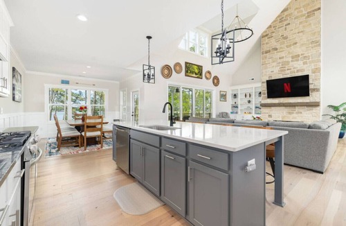 Littleton House | Lake Gaston Luxury Retreat | Dock, Kayaks, Fire Pit, Sleeps 10
