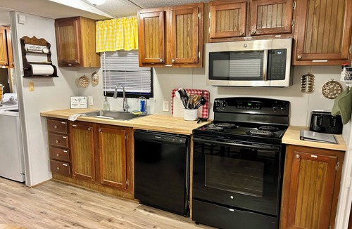 Littleton House | Lake Gaston waterfront, boat ramp next door, canoe, kayaks, fire pit, & more!