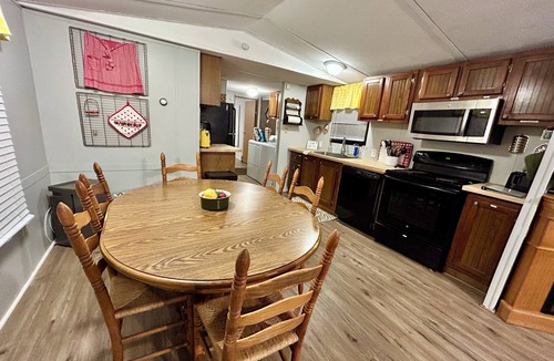 Littleton House | Lake Gaston waterfront, boat ramp next door, canoe, kayaks, fire pit, & more!
