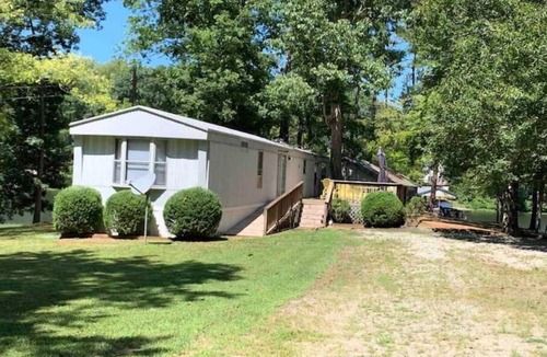 Littleton House | Lake Gaston waterfront, boat ramp next door, canoe, kayaks, fire pit, & more!