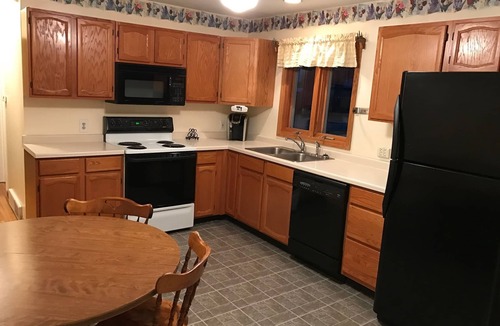 Pell Lake Cottage | Lake Geneva Cottage - Book your Summer Vacation! July and August dates available