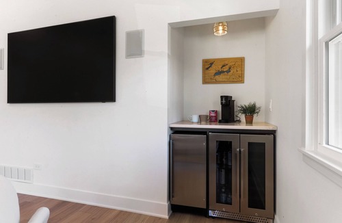 Williams Bay House | Lake Geneva Getaway/Walk to Pier 290, Beach & Lake Path