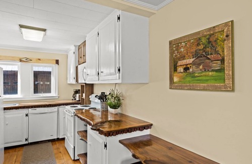 Warrensburg Cabin | Lake George Area Cabin near Hudson River Access