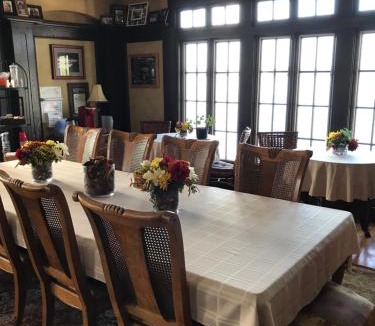 Bolton Landing Hotel | Lake George Boathouse Waterfront Lodging