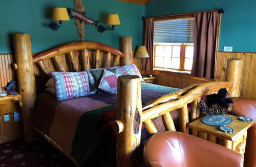 Bolton Landing Hotel | Lake George Boathouse Waterfront Lodging