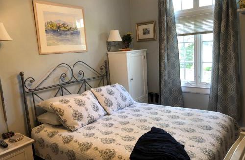 Bolton Landing Hotel | Lake George Boathouse Waterfront Lodging