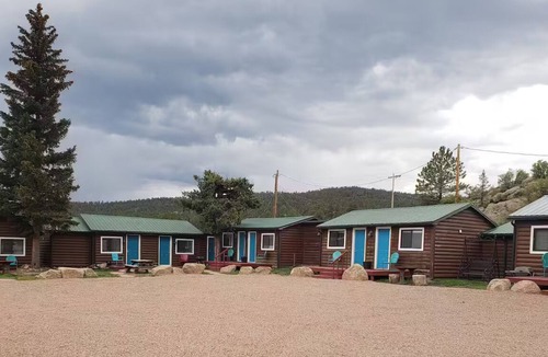 Lake George Cabin | Lake George Cabins & RV Park: Cabin 5 Dragonfly