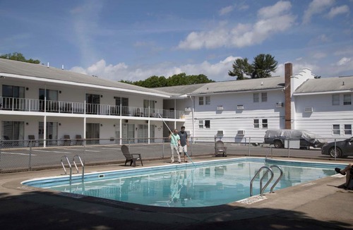 South Glens Falls Hotel | Lake George Residence LLC