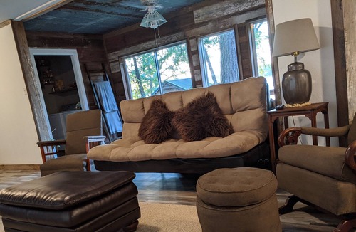 Murchison House | Lake Getaway in Murchison