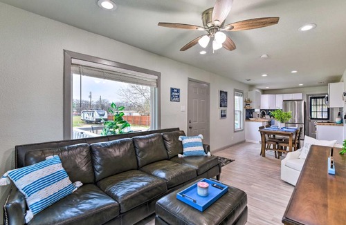 Granbury House | Lake Granbury Getaway ~ 1 Block to Waterfront