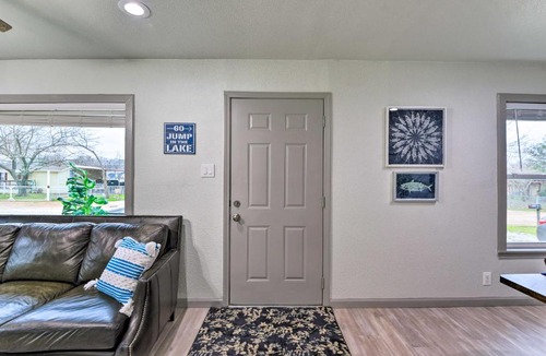 Granbury House | Lake Granbury Getaway ~ 1 Block to Waterfront