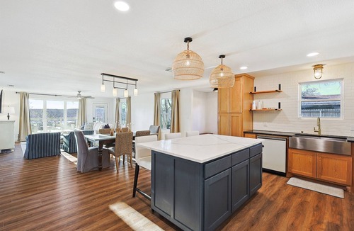 Dennis House | Lake Granbury House, Sleeps 11 with Lake Access!