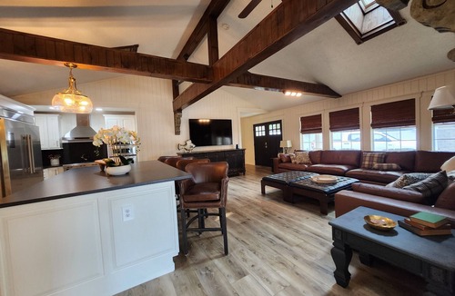Waterloo House | Lake Greenwood Lodge-Main House and Guest House- Boats and Pups Welcome