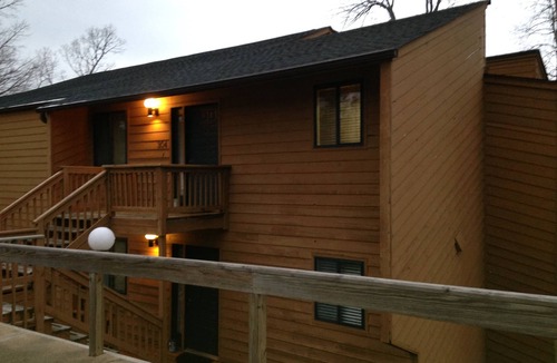 Lake Hamilton Condo | Lake Hamilton 2 Bedroom 2bath condo Sleeps up to 6, lake view, balcony.