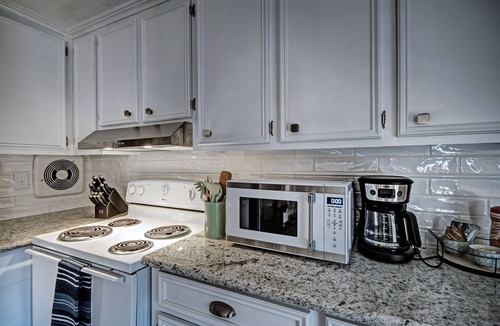 Ludlow House | Lake Harbor Landing - Cozy Cottage on the Rez