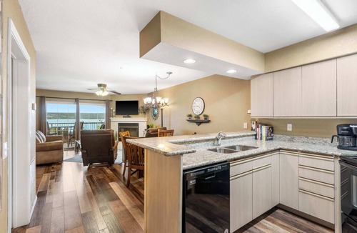 Hollister Condo | Lake Harbour on TRL - For 6