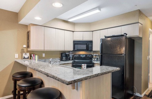 Hollister Condo | Lake Harbour on TRL - For 6