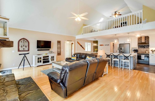 Lavonia House | Lake Hartwell Home w/Private Dock & Hot Tub!