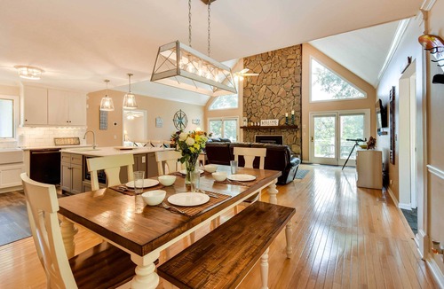 Lavonia House | Lake Hartwell Home w/Private Dock & Hot Tub!